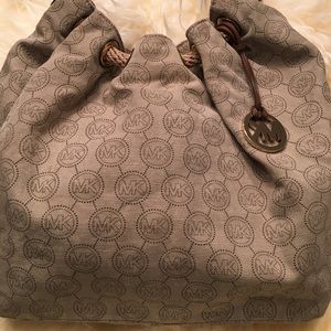 EUC MICHAEL Michael Kors Bucket Bag